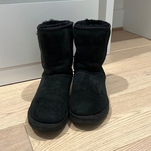 Black Classic Short Uggs